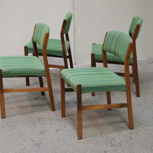 Fire spisestole i massiv palisander og grønstribet polstring
