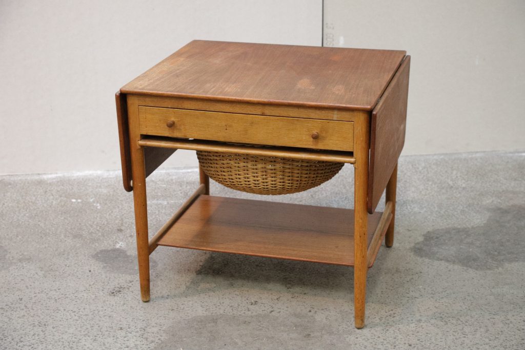 Sybord i massiv teaktræ og egetræ, GETAMA, Hans J. Wegner, model AT33