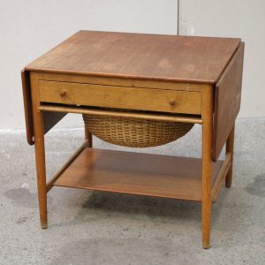 Sybord i massiv teaktræ og egetræ, GETAMA, Hans J. Wegner, model AT33