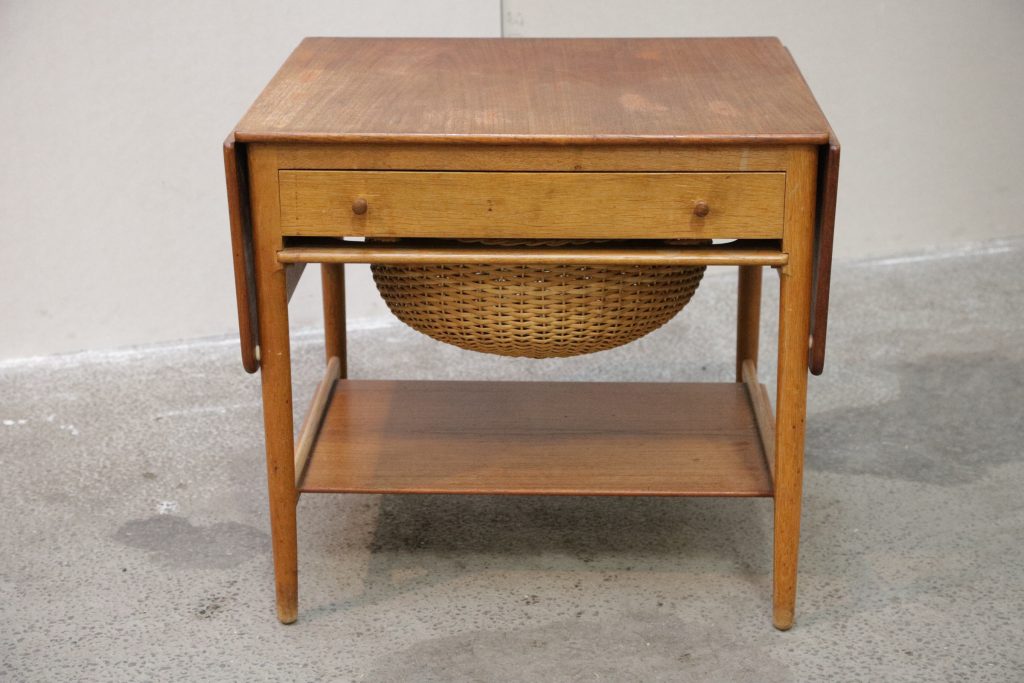 Sybord i massiv teaktræ og egetræ, GETAMA, Hans J. Wegner, model AT33