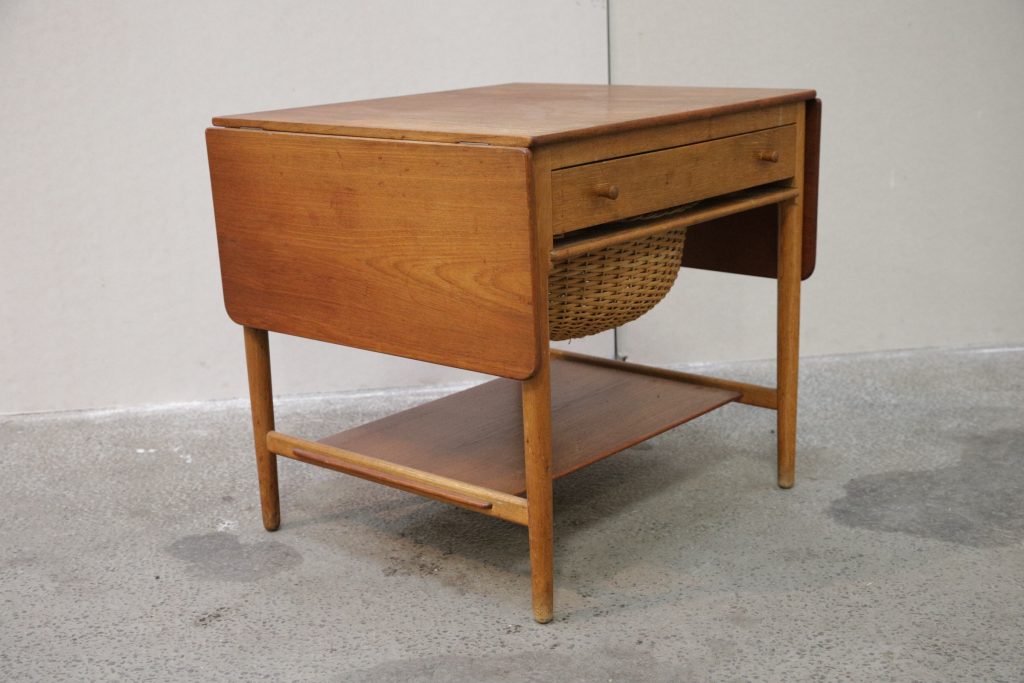 Sybord i massiv teaktræ og egetræ, GETAMA, Hans J. Wegner, model AT33