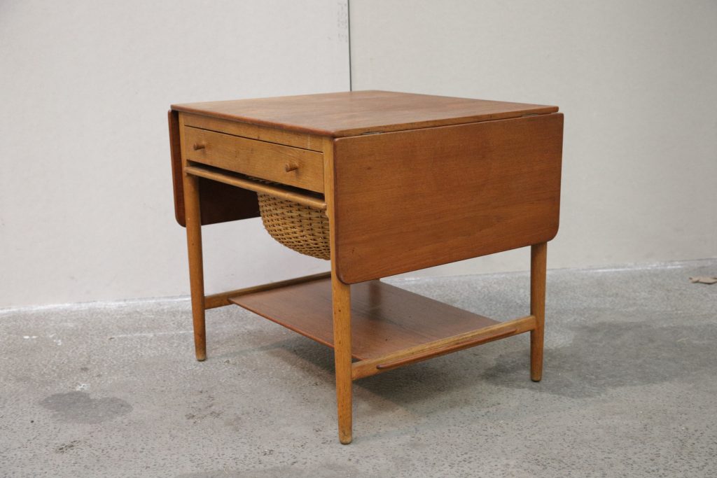 Sybord i massiv teaktræ og egetræ, GETAMA, Hans J. Wegner, model AT33