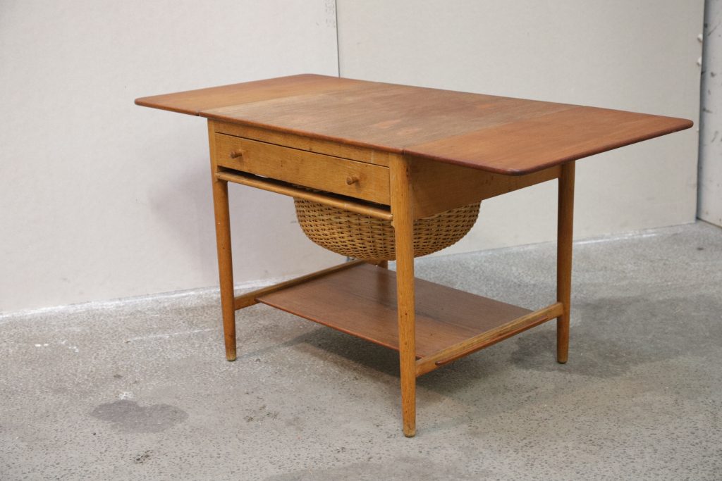 Sybord i massiv teaktræ og egetræ, GETAMA, Hans J. Wegner, model AT33