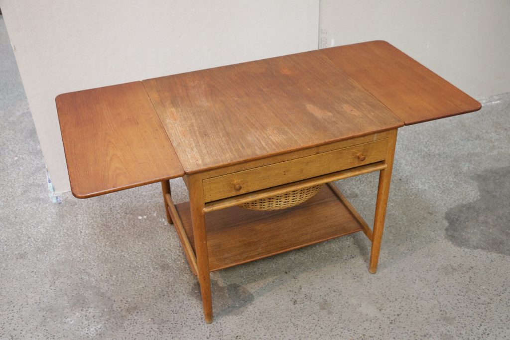 Sybord i massiv teaktræ og egetræ, GETAMA, Hans J. Wegner, model AT33