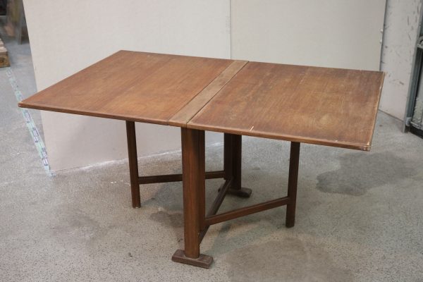 Spisebord i teak med gateleg