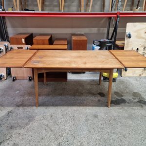 Spisebord i teak med hollandsk udtræk