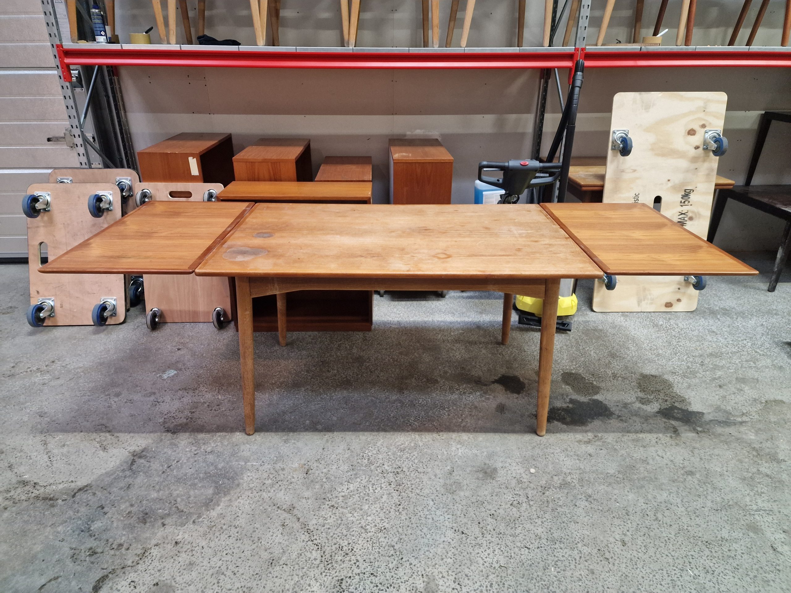 Spisebord i teak med hollandsk udtræk