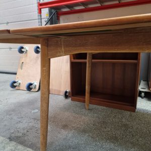 Spisebord i teak med hollandsk udtræk