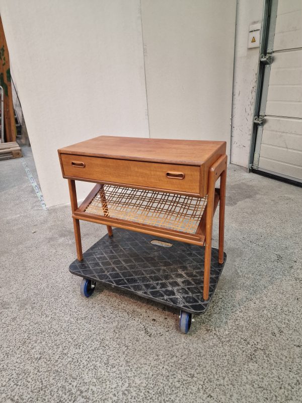 Sidebord med flethylde og skuffe, teak