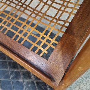 Sidebord med flethylde og skuffe, teak