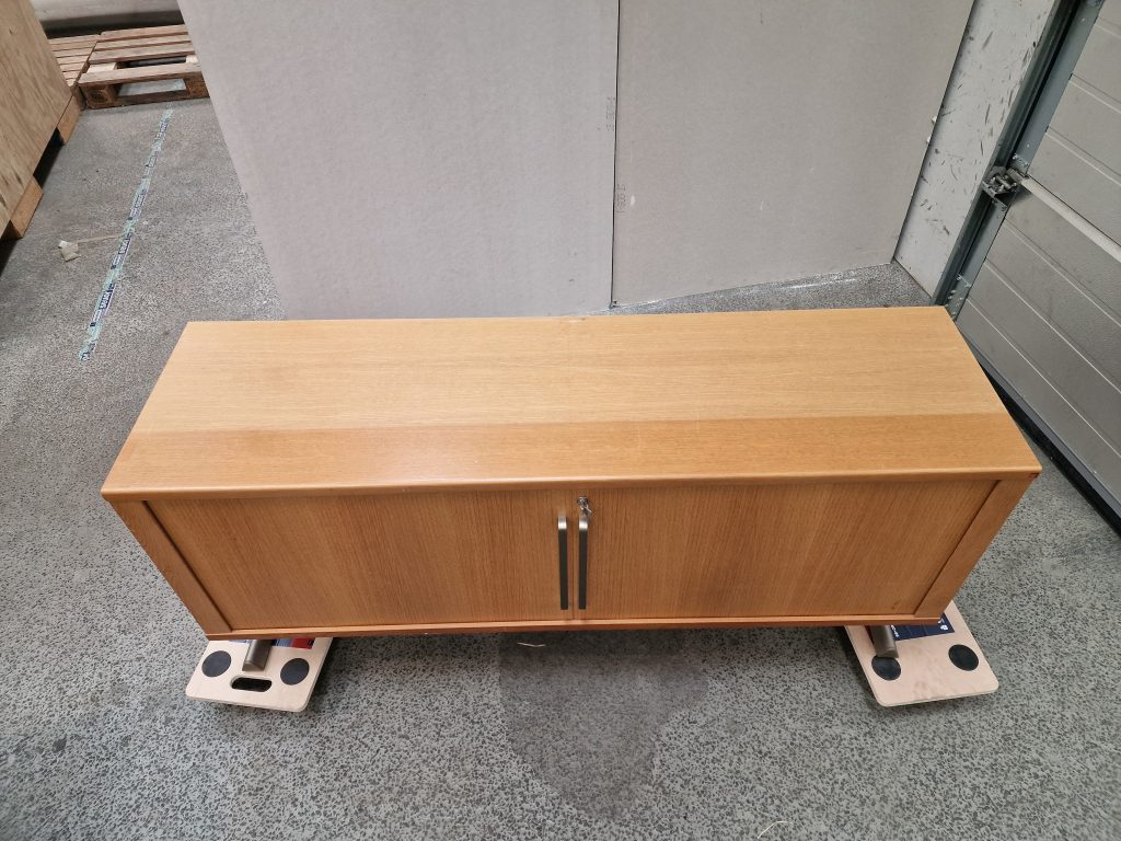 Kontorskænk i egetræ, B8