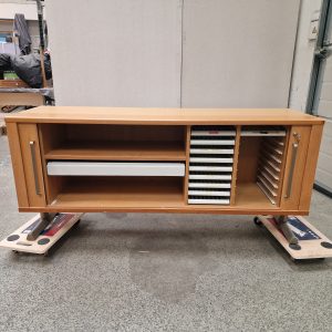 Kontorskænk i egetræ, B8