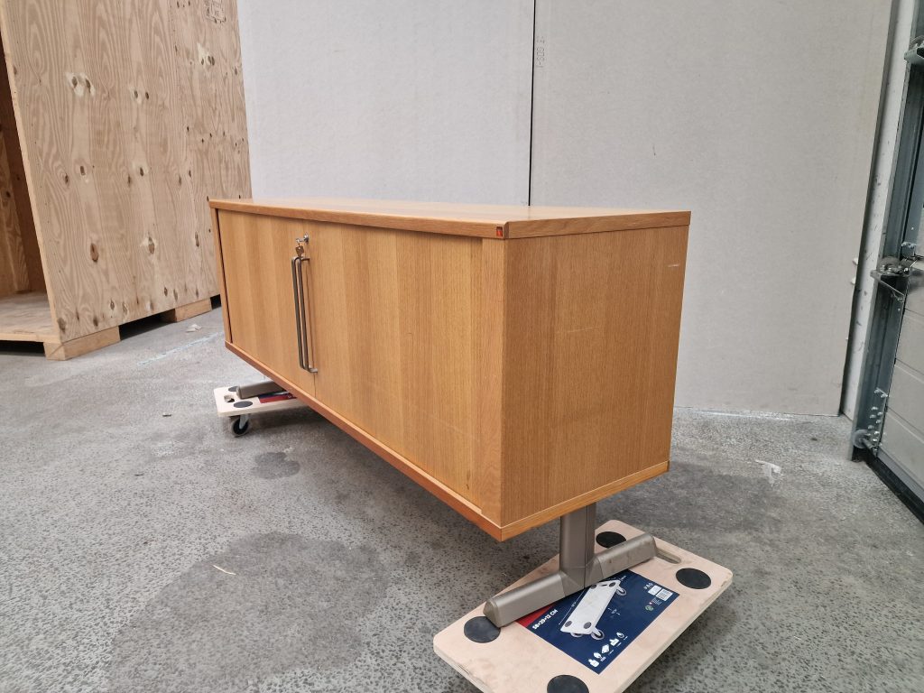 Kontorskænk i egetræ, B8