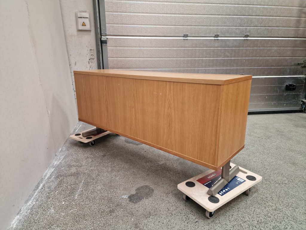 Kontorskænk i egetræ, B8