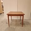 Kvadratisk spisebord i teak med hollandsk udtræk