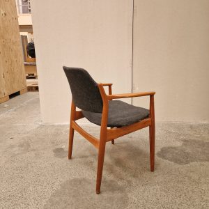 Armstol i massiv teak, Arne Vodder model 62A