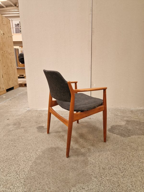 Armstol i massiv teak, Arne Vodder model 62A