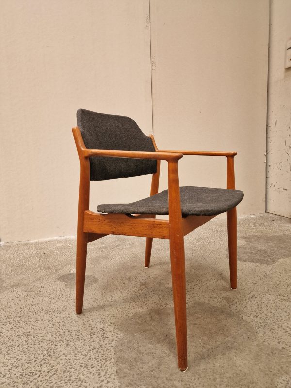 Armstol i massiv teak, Arne Vodder model 62A