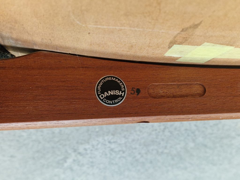 Armstol i massiv teak, Arne Vodder model 62A