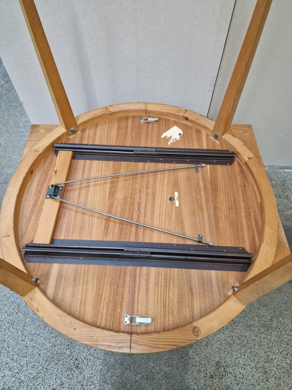 Rundt spisebord med tillægsplade, egetræ, Severin Hansen model 42, Haslev Møbelfabrik