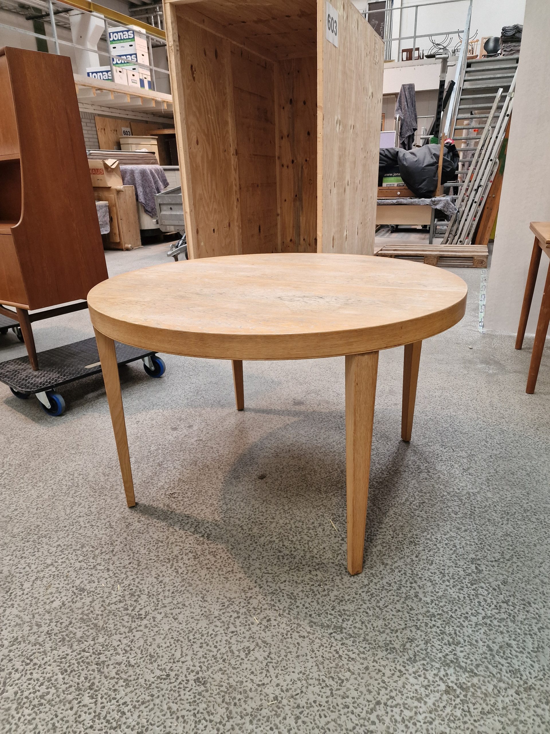 Rundt spisebord med tillægsplade, egetræ, Severin Hansen model 42, Haslev Møbelfabrik