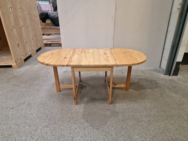 Spisebord i fyrretræ med gateleg