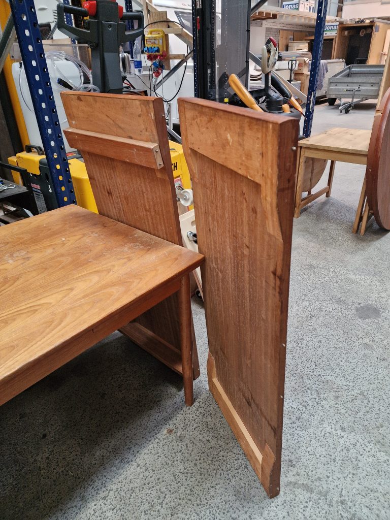 Rundt spisebord med to tillægsplader, Ø120, teak