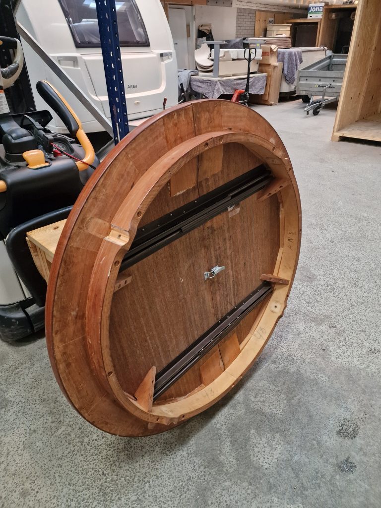 Rundt spisebord med to tillægsplader, Ø120, teak