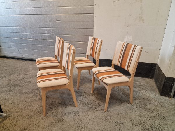 Fire spisestole i massiv egetræ, Johannes Andersen