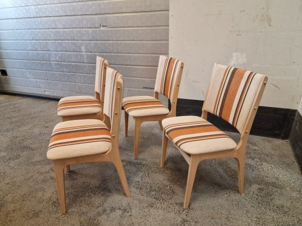 Fire spisestole i massiv egetræ, Johannes Andersen