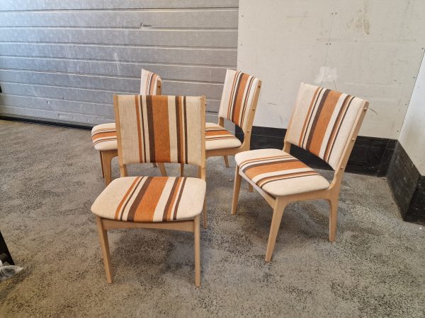 Fire spisestole i massiv egetræ, Johannes Andersen