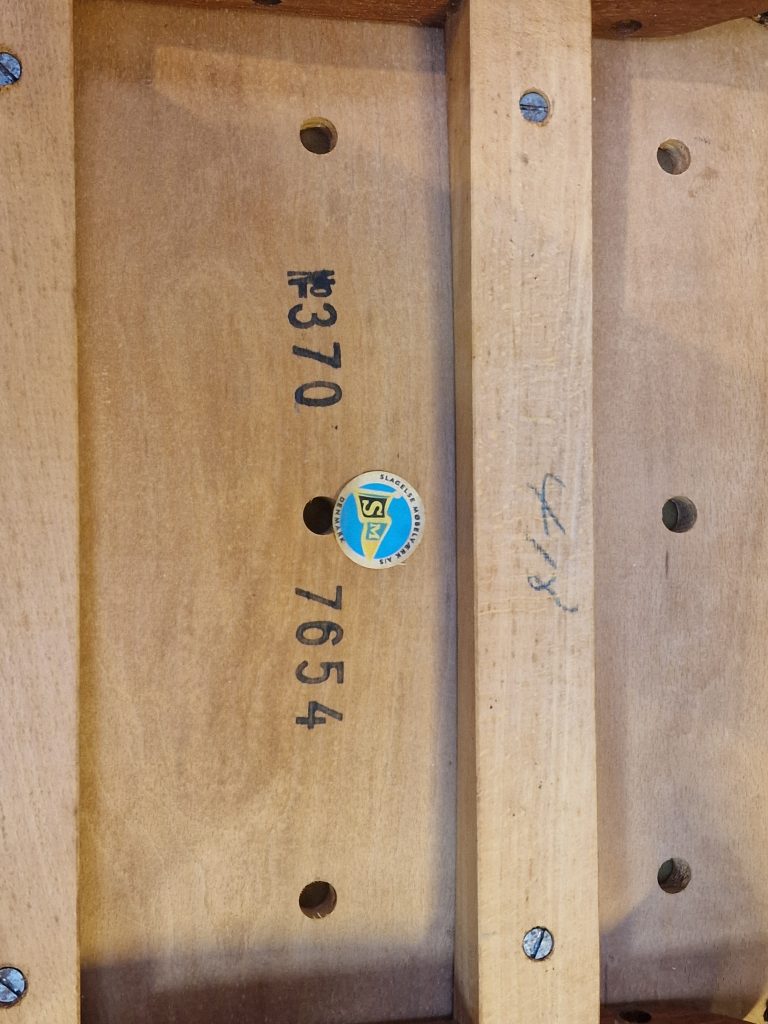 Fire spisestole i massiv teak, model 370 “Boomerang” Fra Slagelse møbelfabrik Design Alfred Christensen