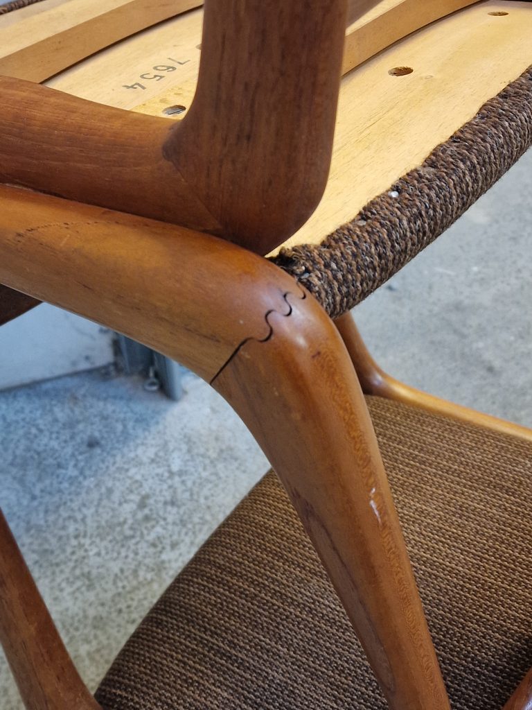 Fire spisestole i massiv teak, model 370 “Boomerang” Fra Slagelse møbelfabrik Design Alfred Christensen