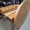 Spisebord i massiv egetræ med to tillægsplader, Henry Kjærnulf