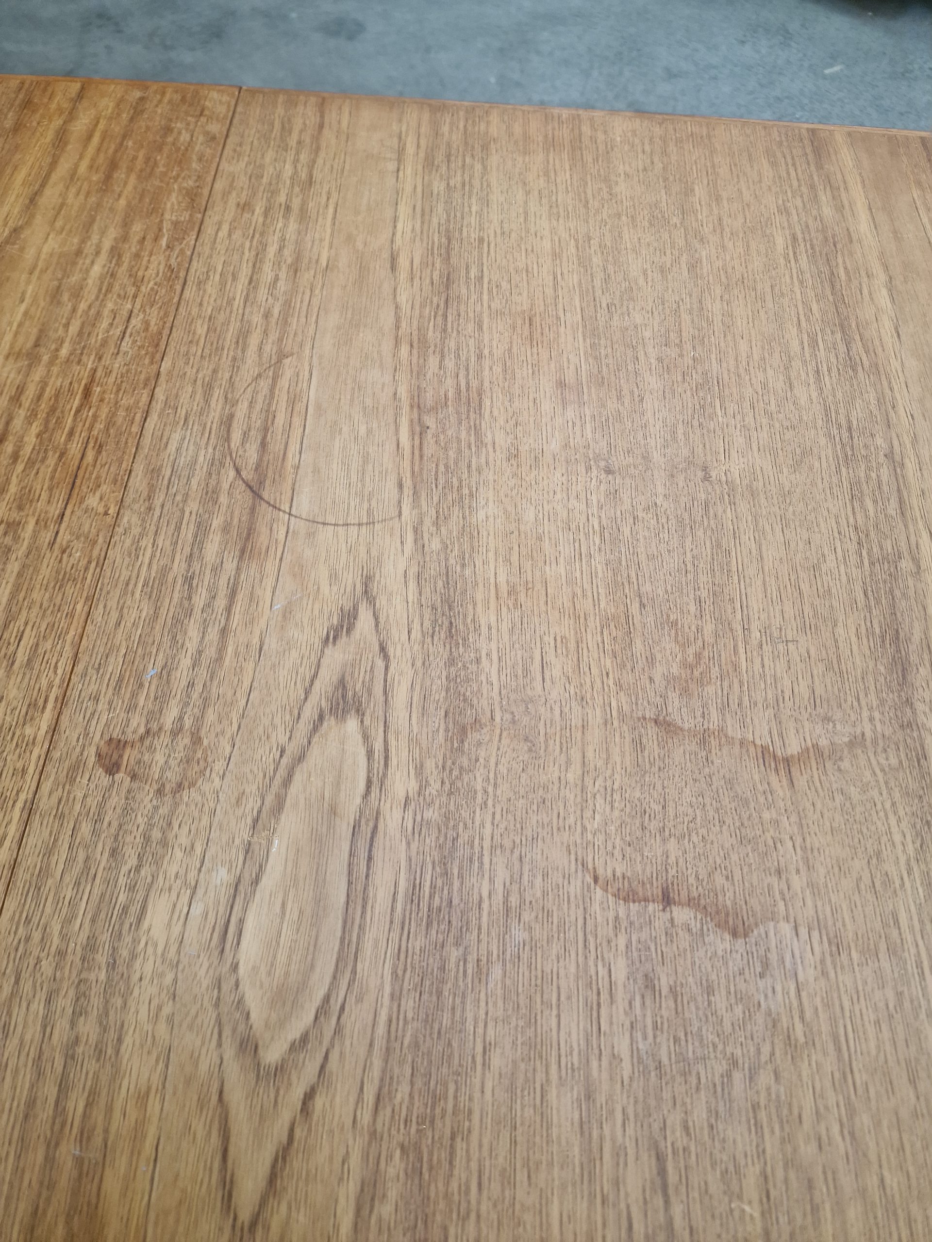 Ovalt spisebord i teak med to tillægsplader, Skovby