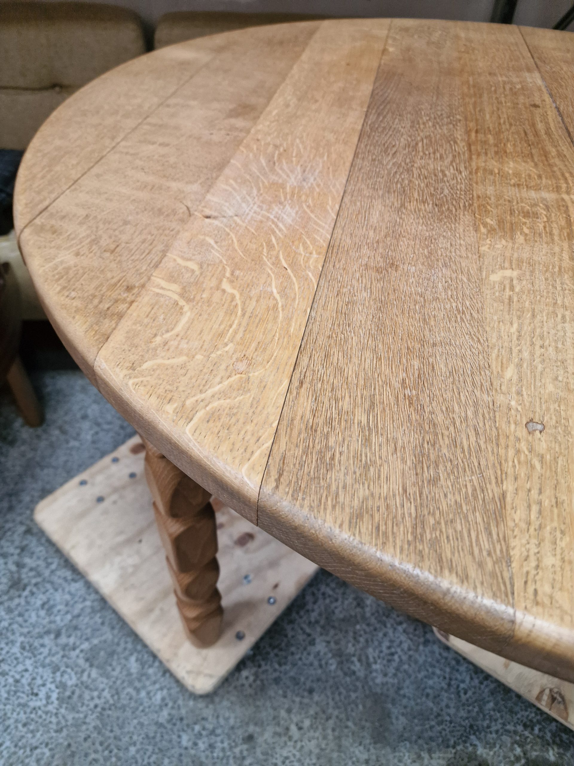 Spisebord i massiv egetræ med to tillægsplader, Henry Kjærnulf