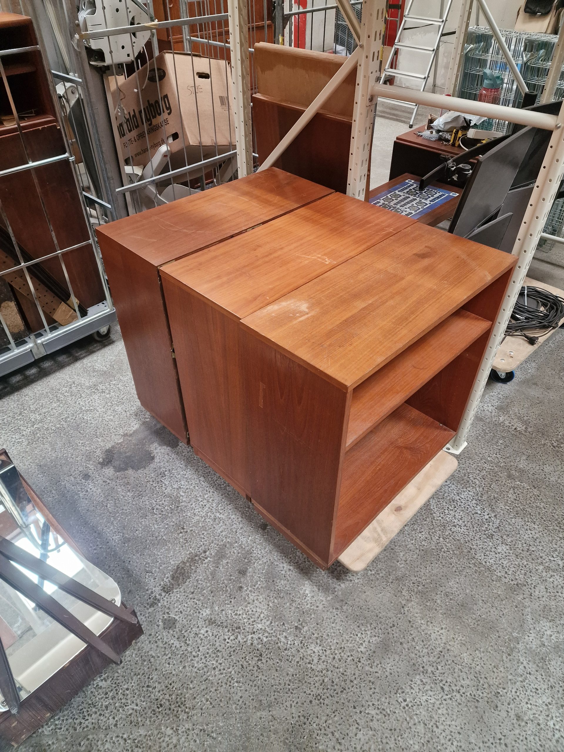 To små bogkasser, teak