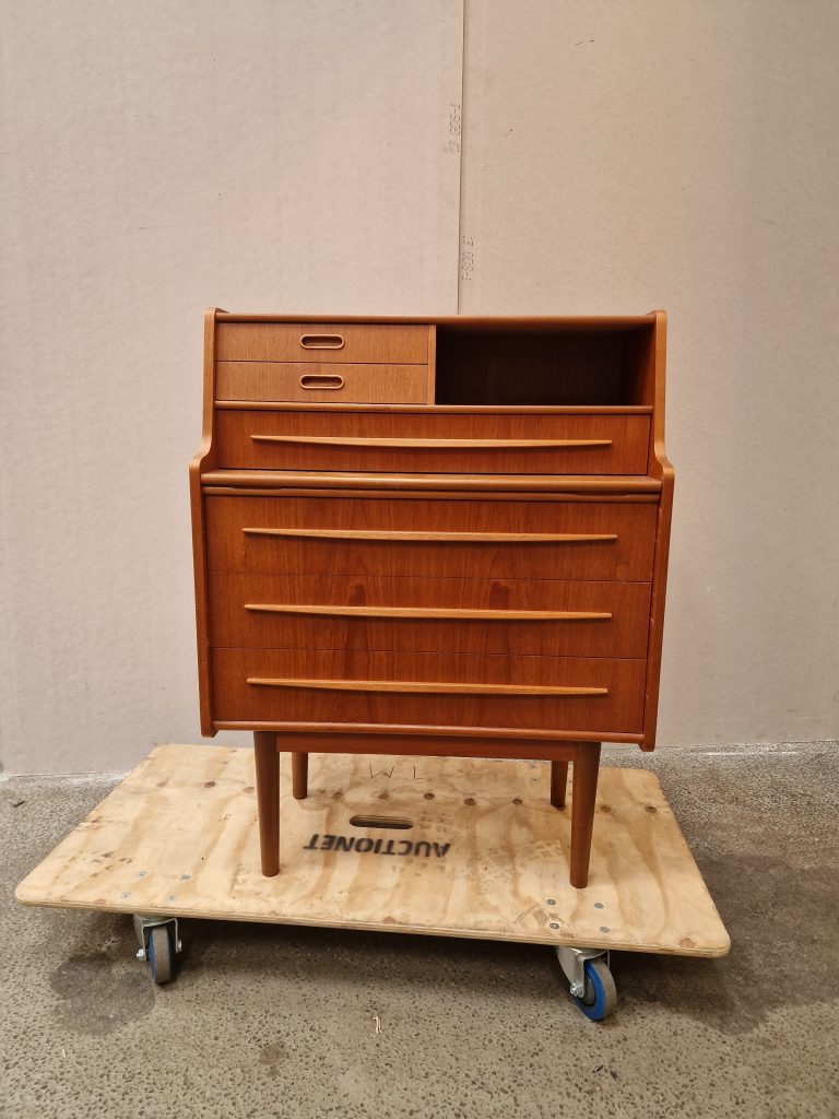 Chatol/sminkebord i teak