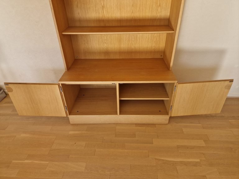 Reol/skænk i lys egetræ af Sven Ellekær