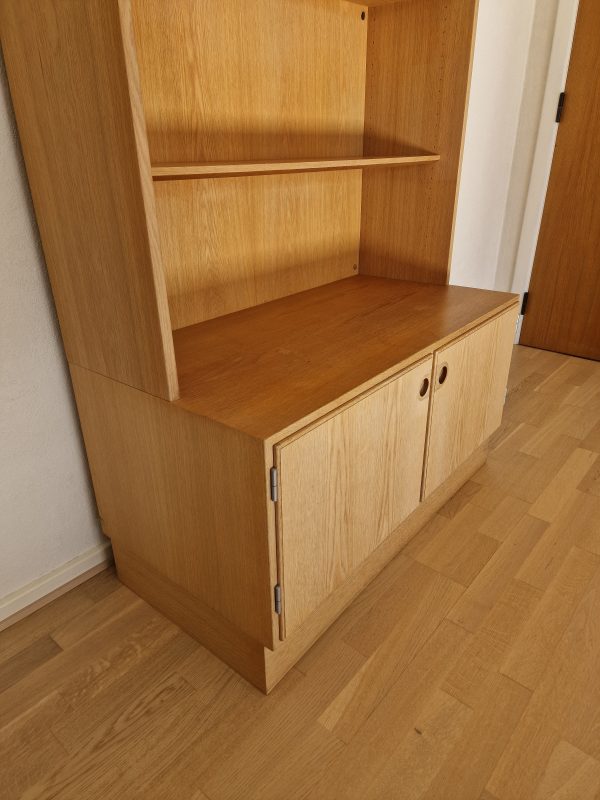 Reol/skænk i lys egetræ af Sven Ellekær