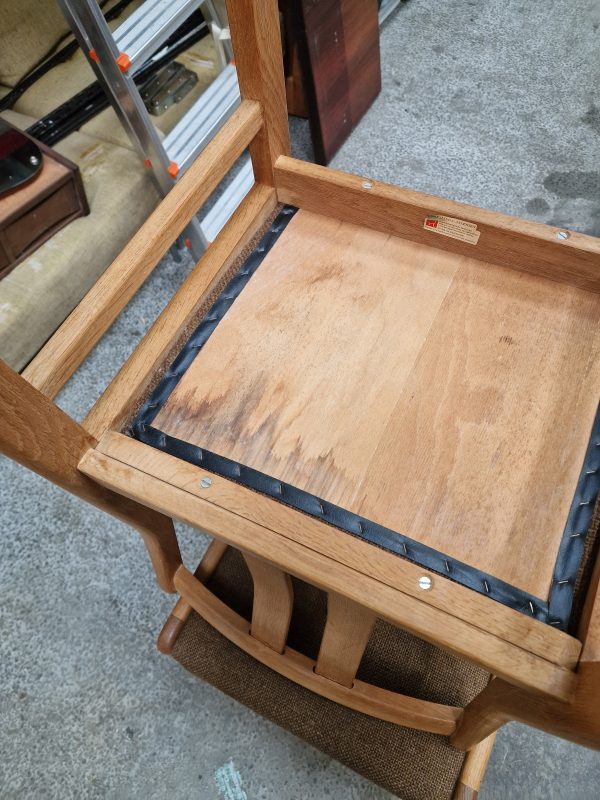 Fire spisestole i massiv egetræ af Skovmand & Andersen