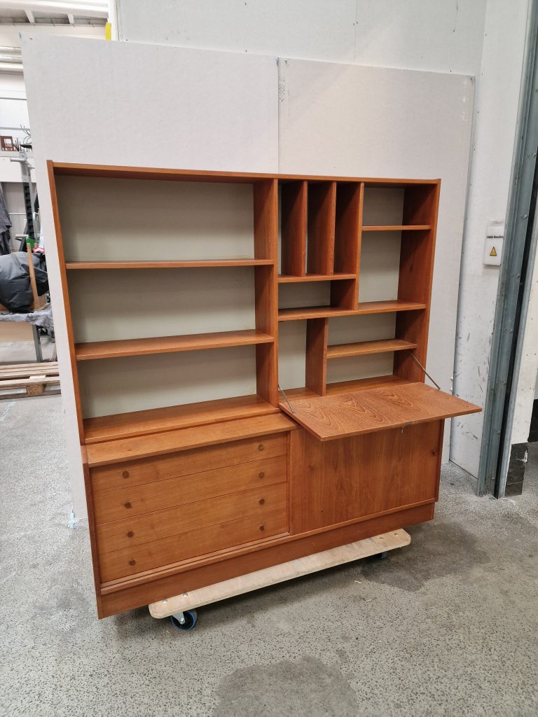 Skænk og bogreol med klap, teak