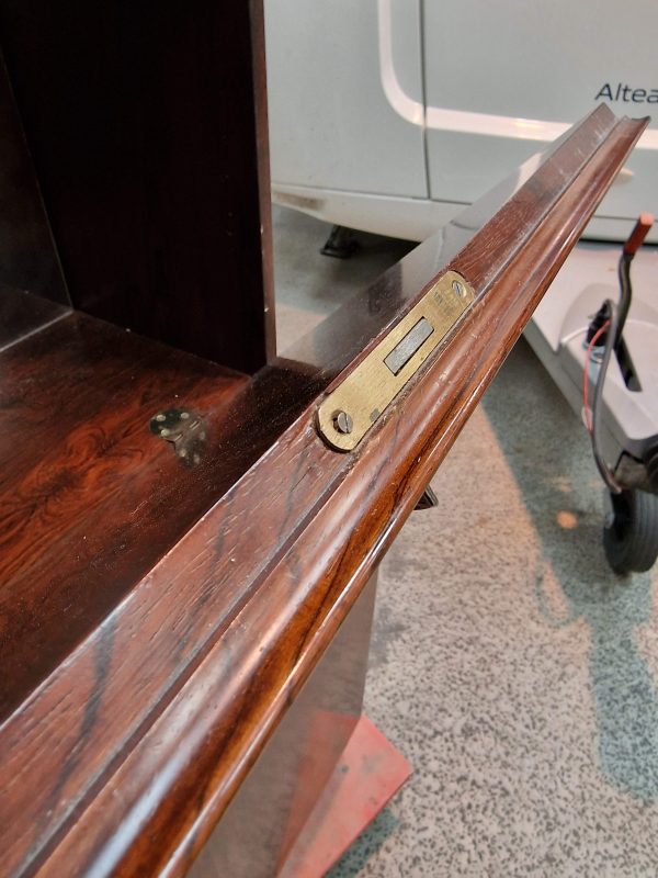 Skænk i palisander, tre fag, Omann Jr