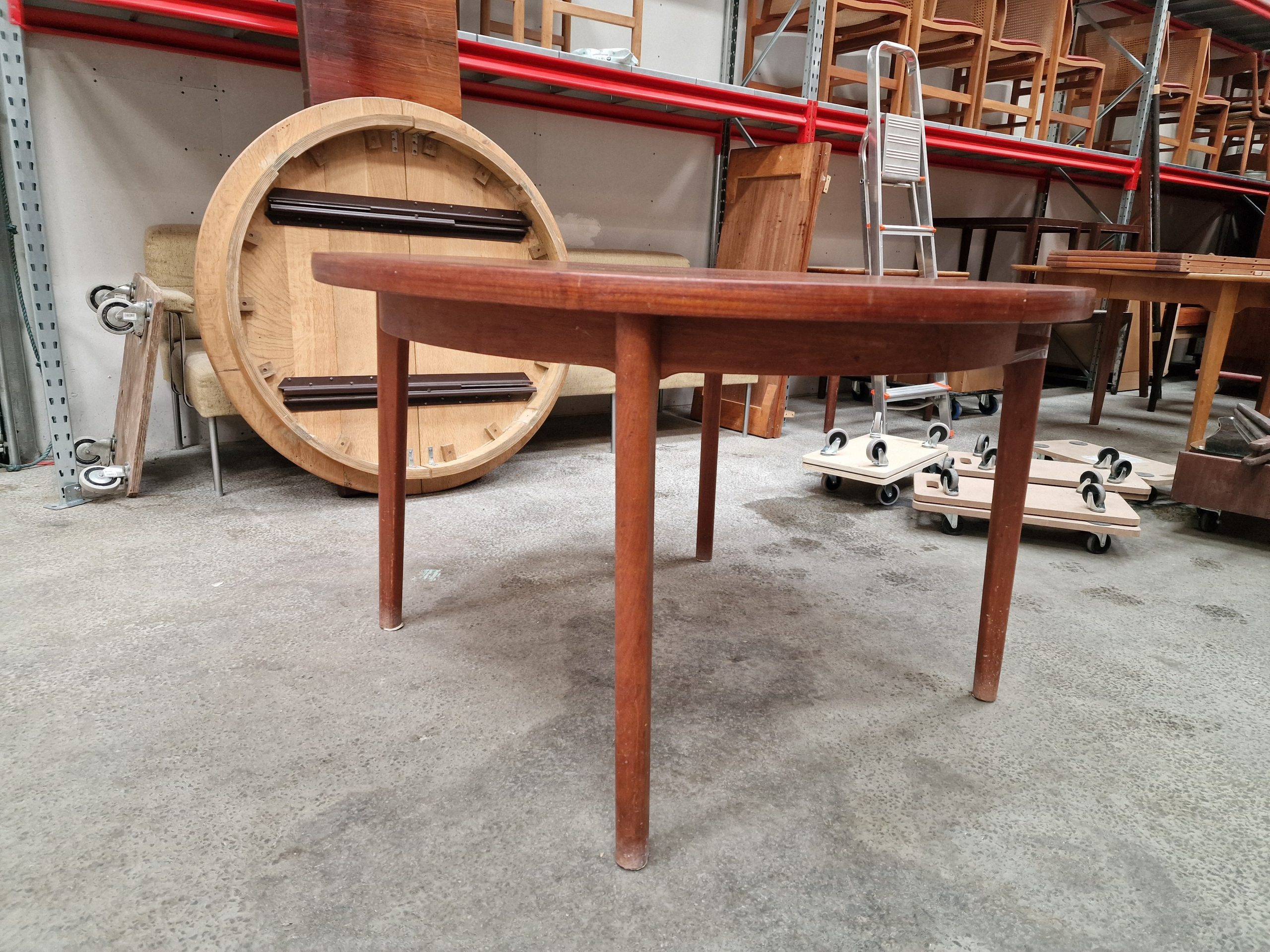 Rundt spisebord med to tillægsplader, Ø120, teak