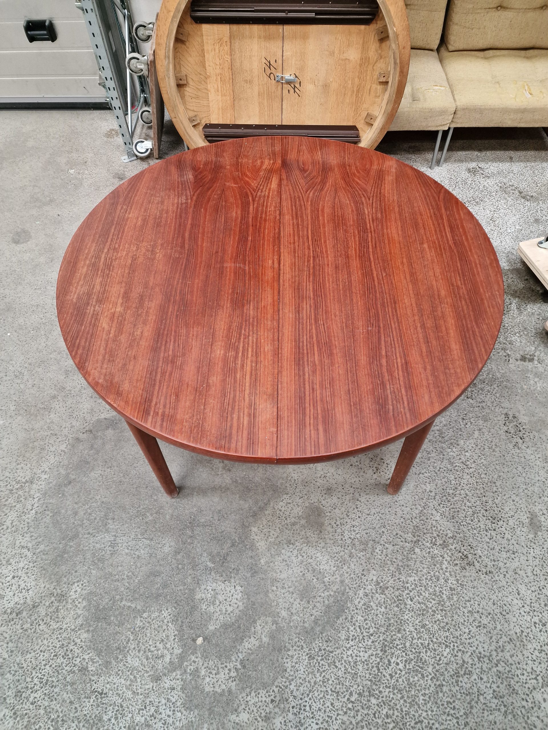 Rundt spisebord med to tillægsplader, Ø120, teak