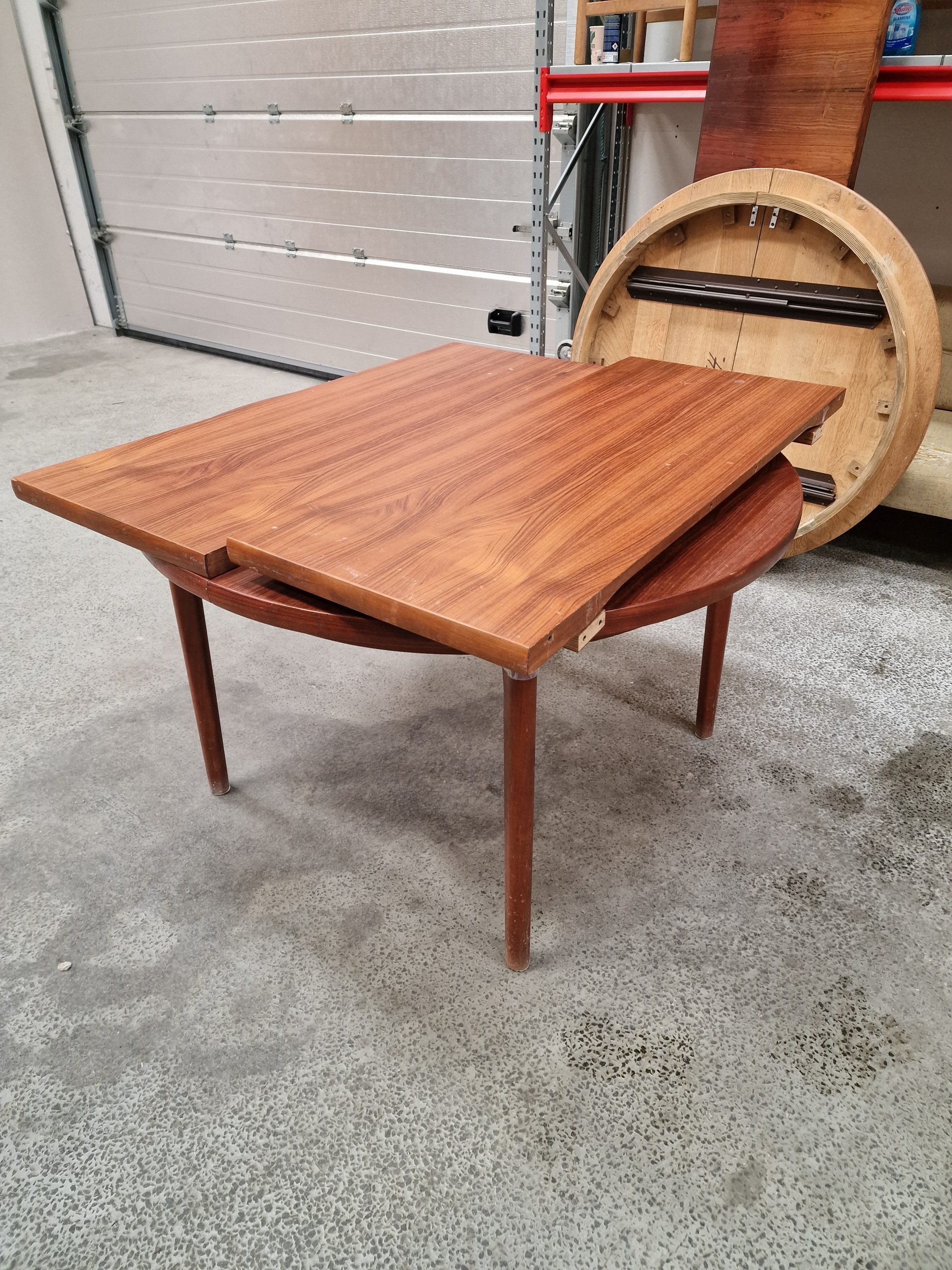 Rundt spisebord med to tillægsplader, Ø120, teak