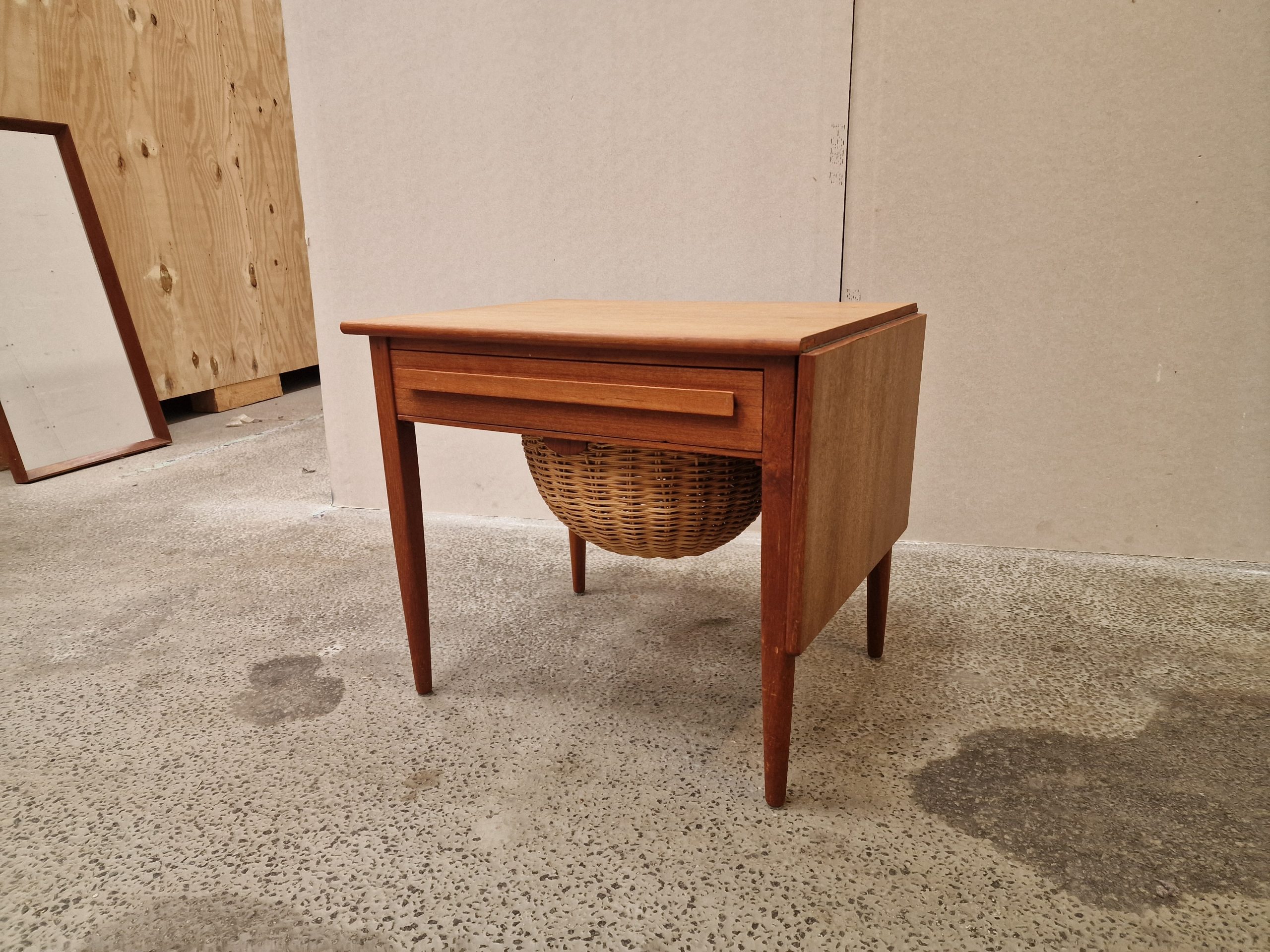 Sybord i teak med forlænger-klap