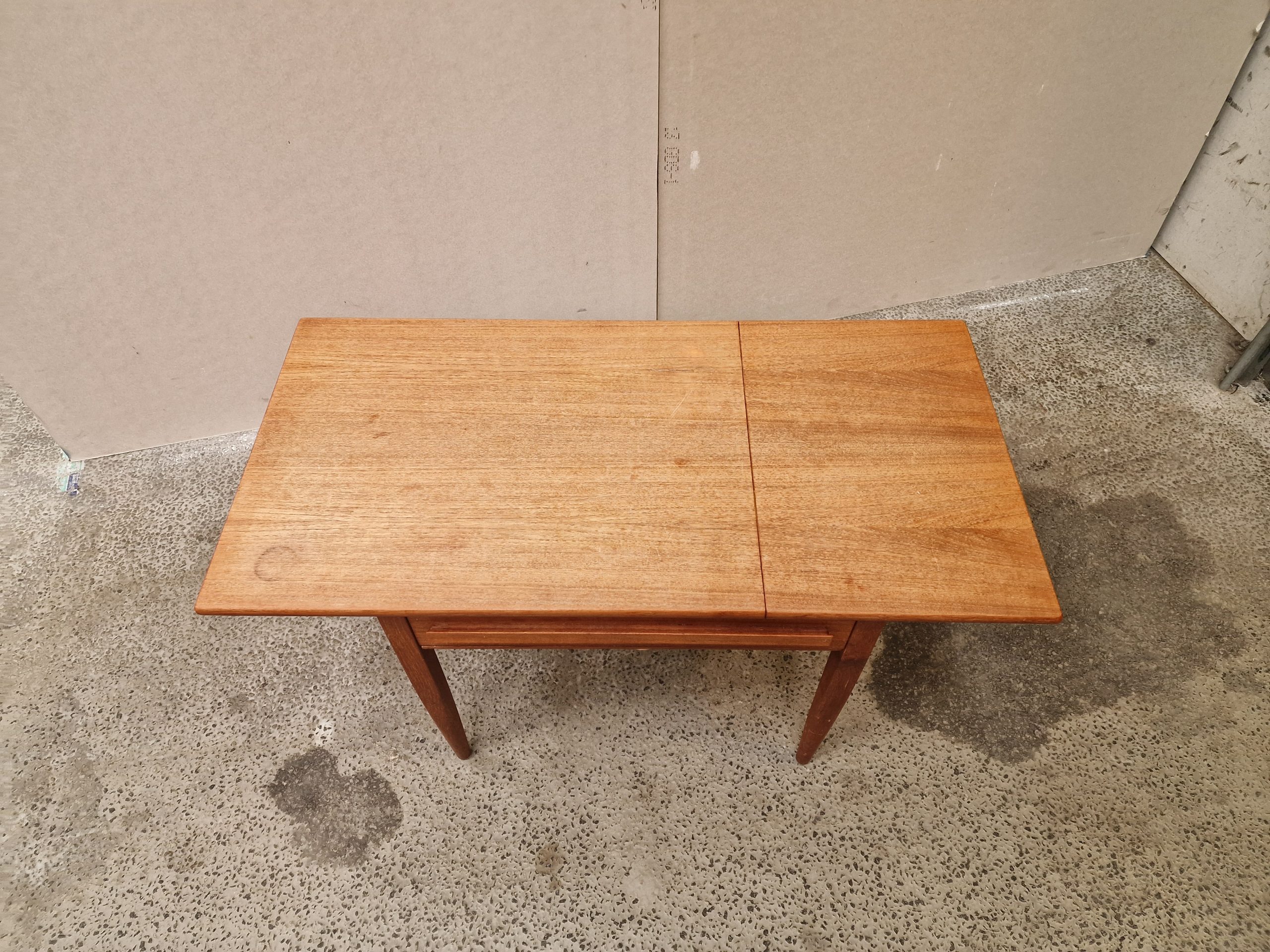 Sybord i teak med forlænger-klap