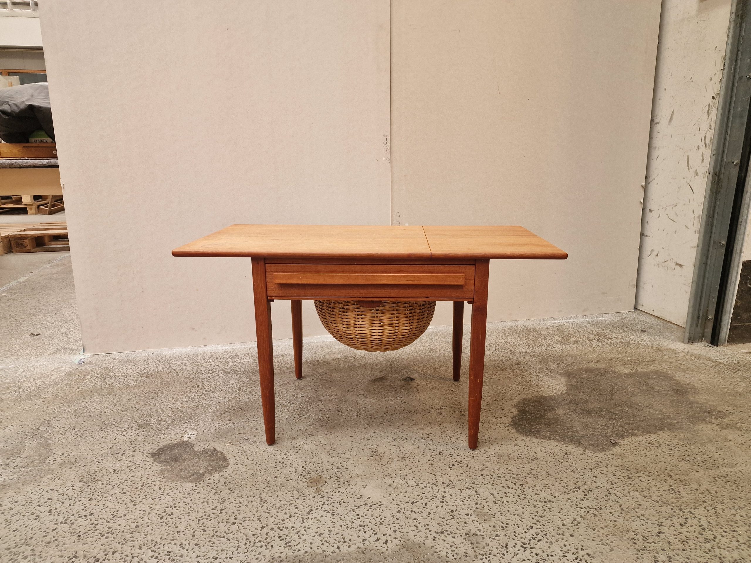 Sybord i teak med forlænger-klap, Johannes Andersen