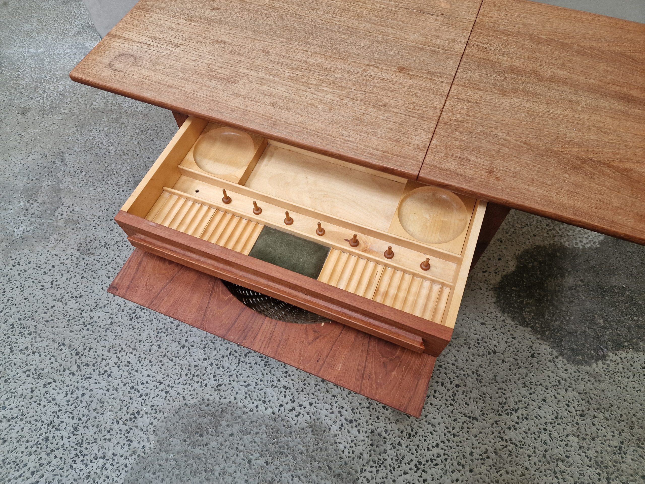 Sybord i teak med forlænger-klap, Johannes Andersen